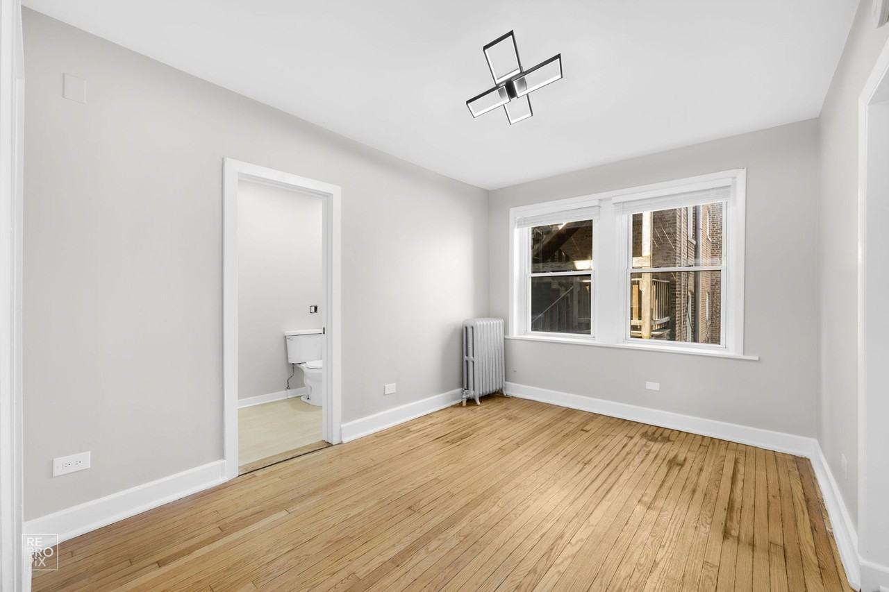 7031 S Chappel Chicago, IL 60649 - Photo 4 of 12