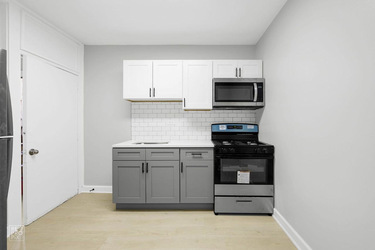 7031 S Chappel Chicago, IL 60649 - Photo 7 of 12