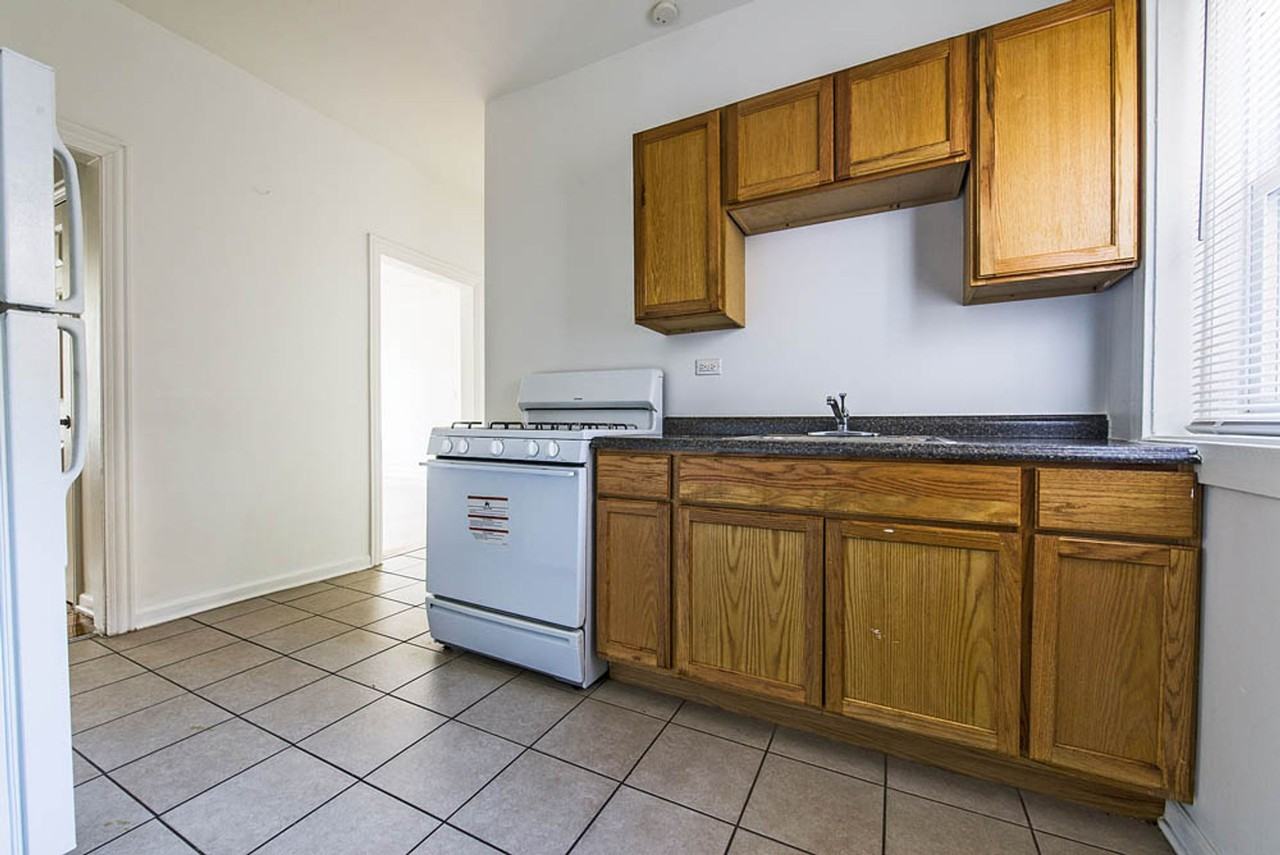148 N La Crosse - Photo 3 of 18