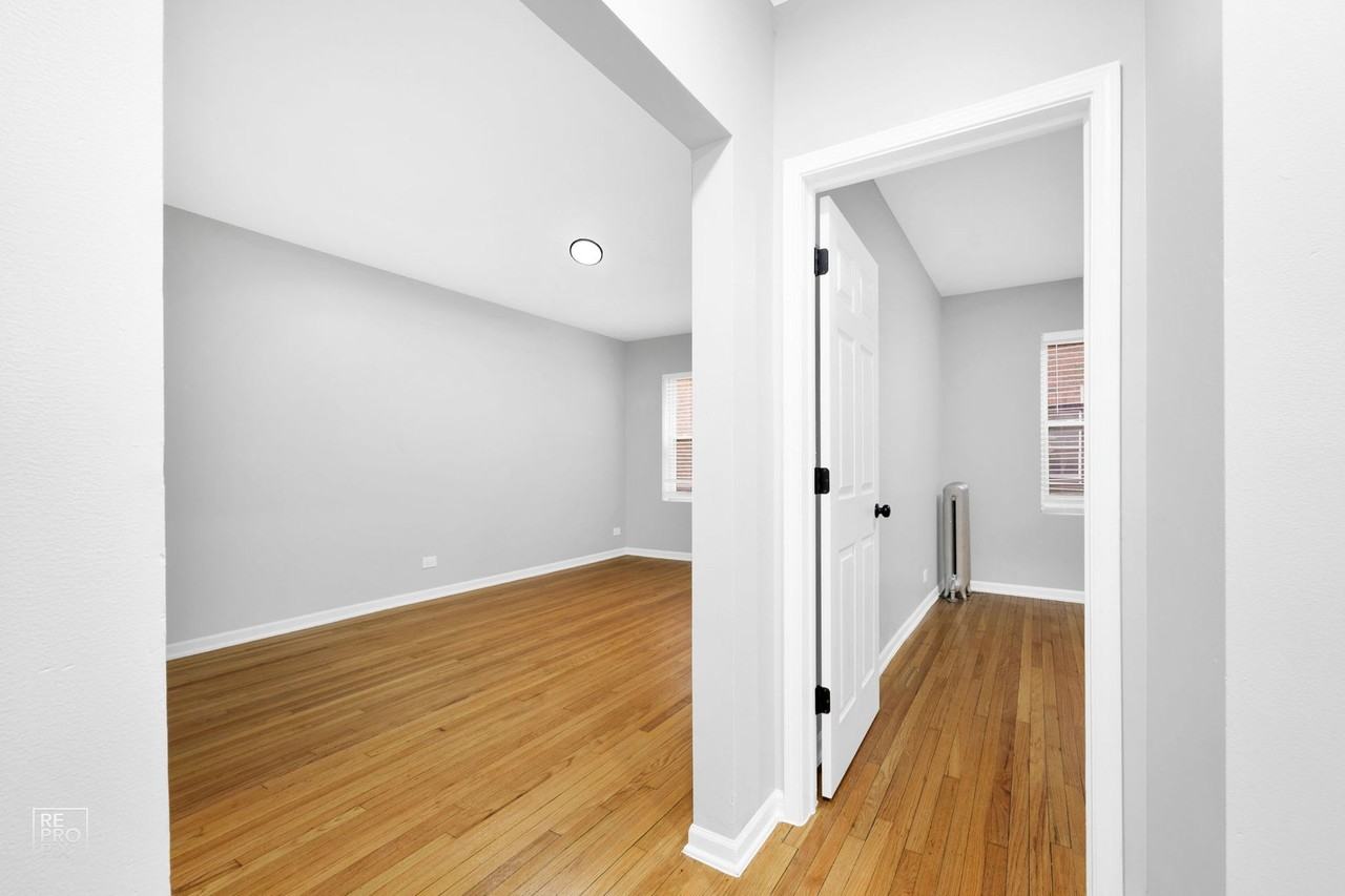 7028 S Clyde Chicago, IL 60649 - Photo 2 of 19