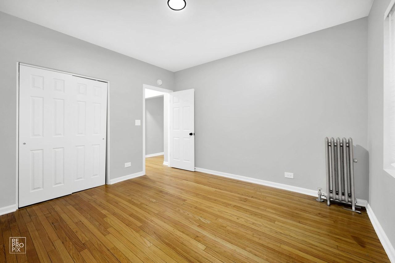 7028 S Clyde Chicago, IL 60649 - Photo 5 of 19