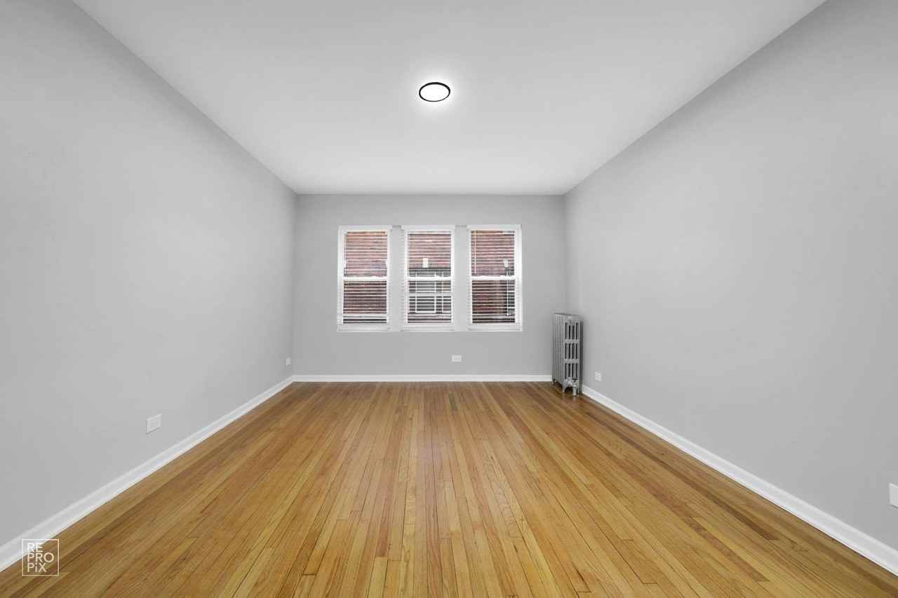 7028 S Clyde Chicago, IL 60649 - Photo 7 of 19