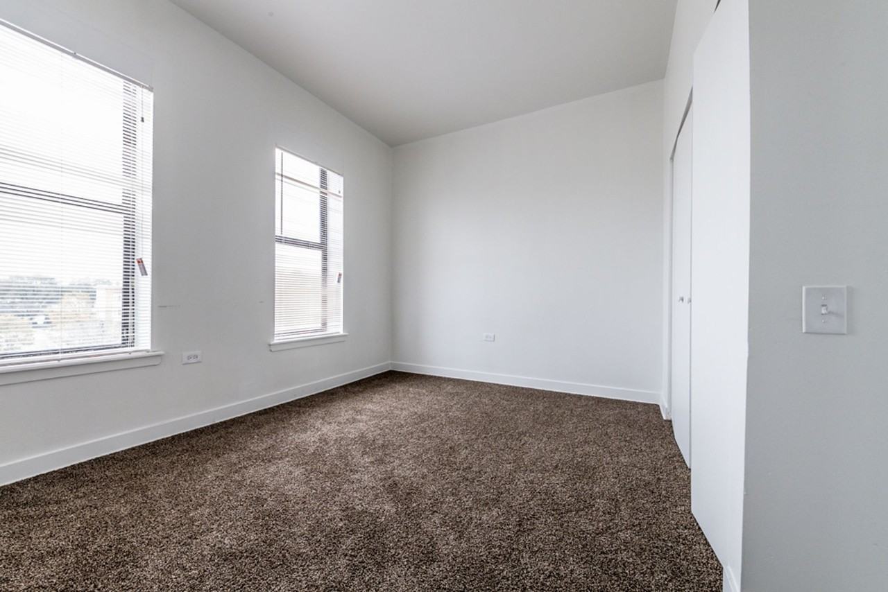 9001 S Commercial Ave Chicago, IL 60617 - Photo 3 of 23