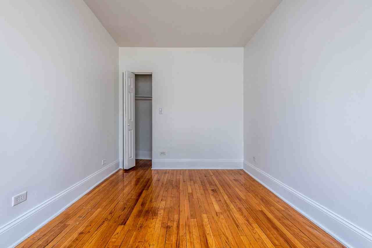 7800-10 S Kingston 2515-19 E 78th Chicago, IL 60649 - Photo 7 of 17