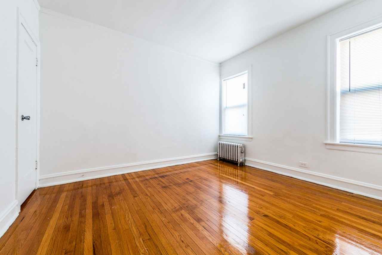 7700 S Kingston Ave Chicago, IL 60649 - Photo 3 of 18