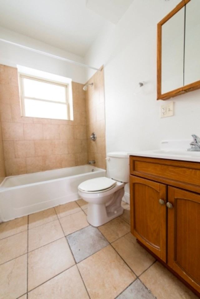 7241-49 S Phillips Ave Chicago, IL 60649 - Photo 2 of 13