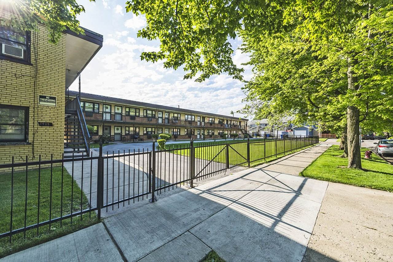 7925 S Phillips Chicago, IL 60617 - Photo 5 of 19