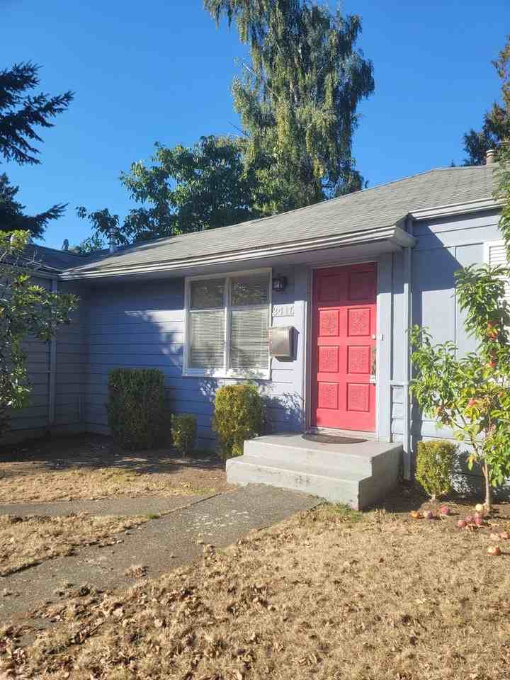 3416 Ne 80th St - Photo 3 of 33