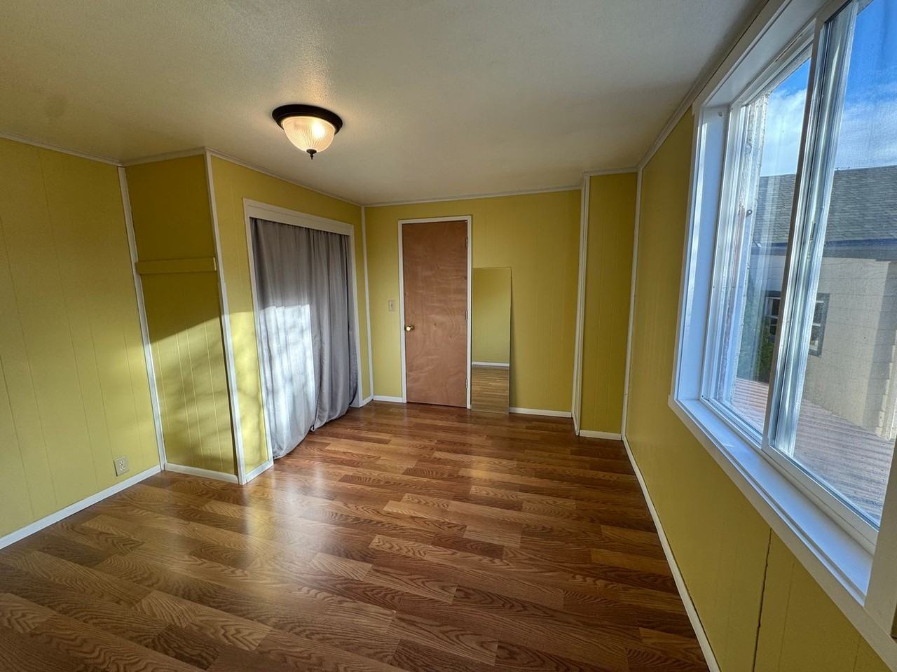 1115 S 2nd St - Photo 5 of 10