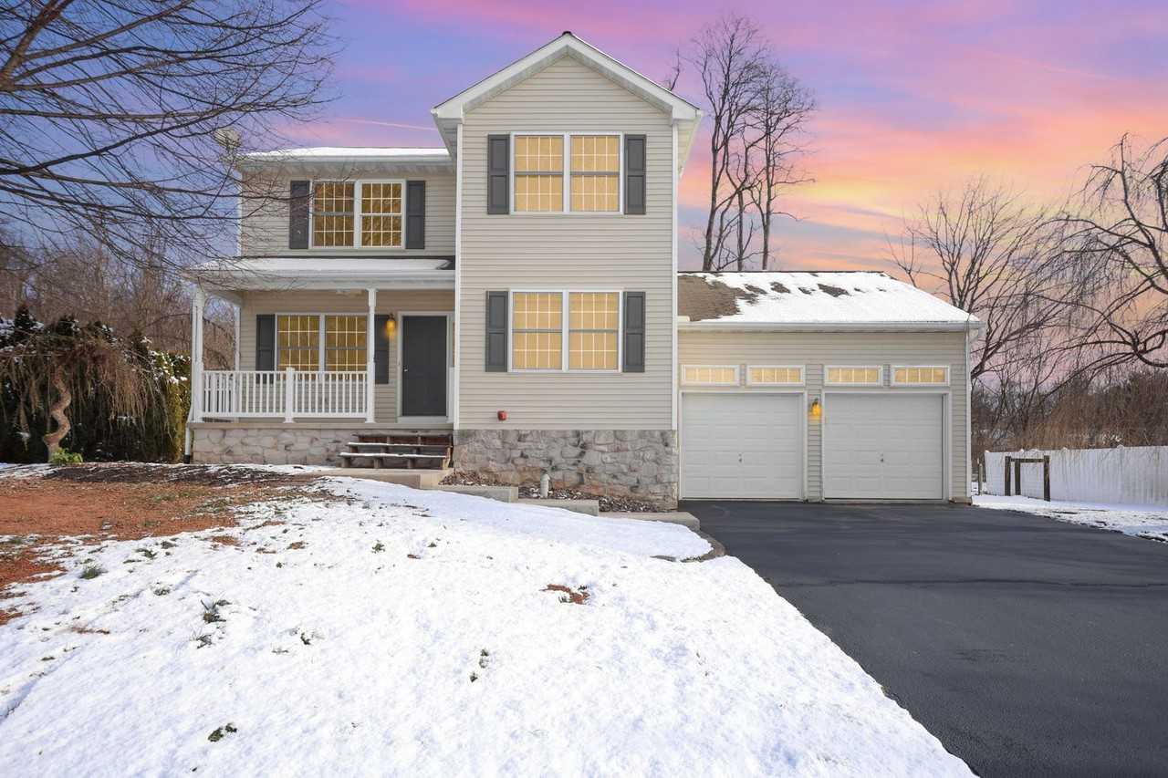 108 Commodore Dr - Photo 3 of 22