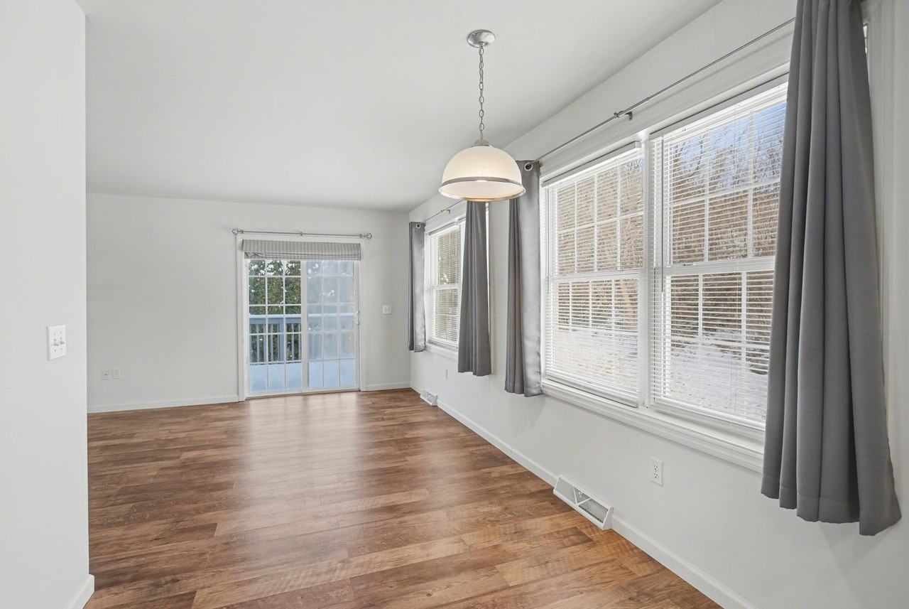 108 Commodore Dr - Photo 6 of 22