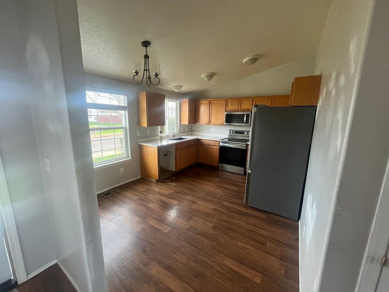 961 Waikiki St Se - Photo 4 of 14