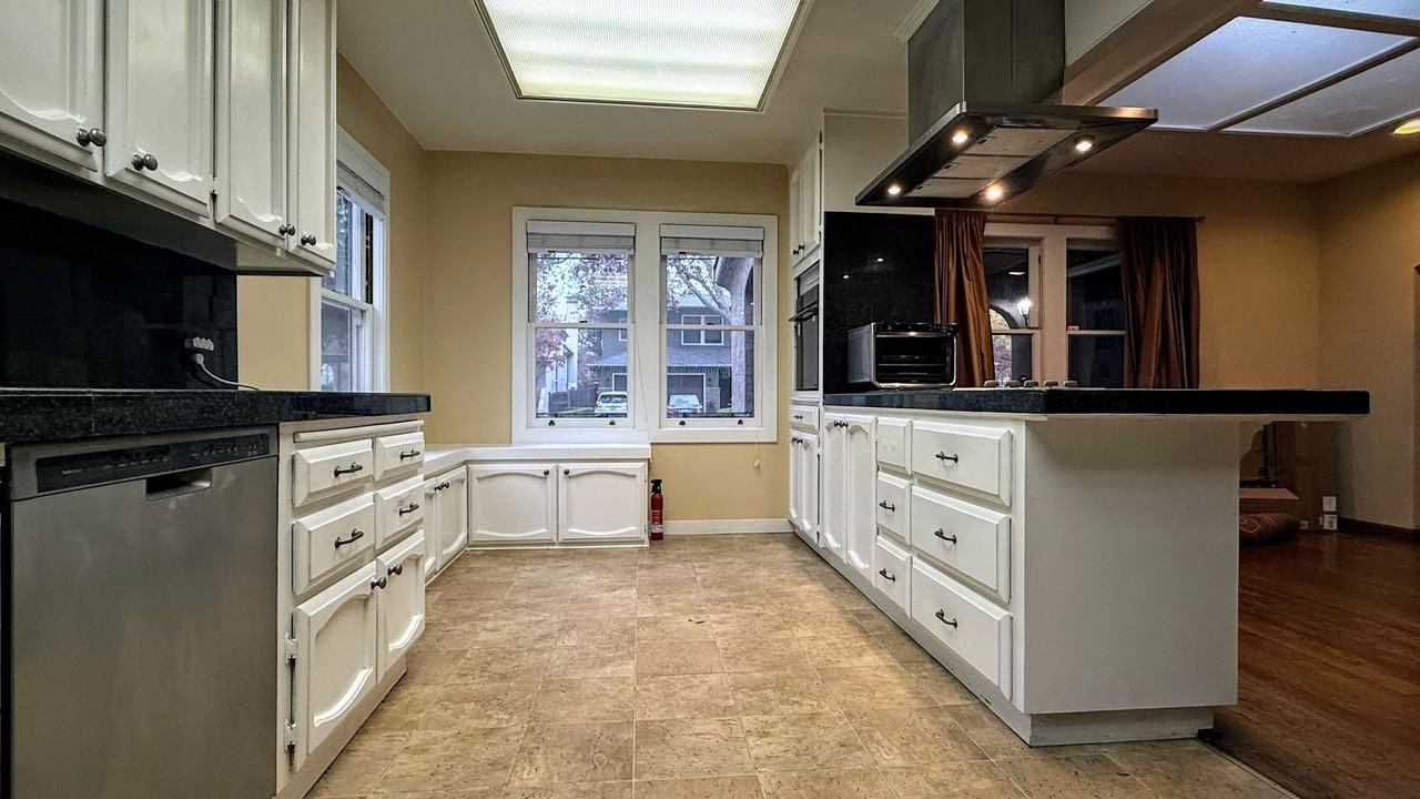 1191 Laurie Ave - Photo 7 of 19