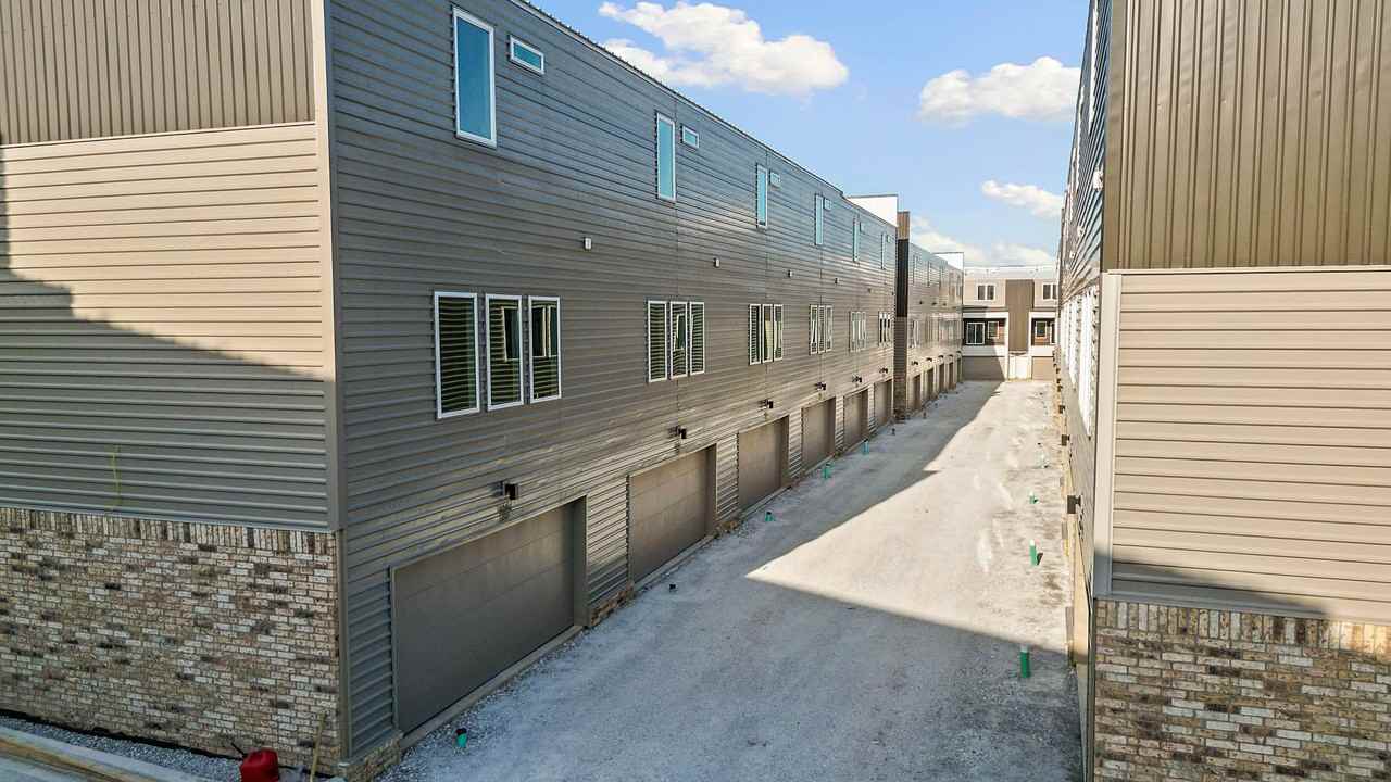 1440 W Hendon St #102 - Photo 3 of 23