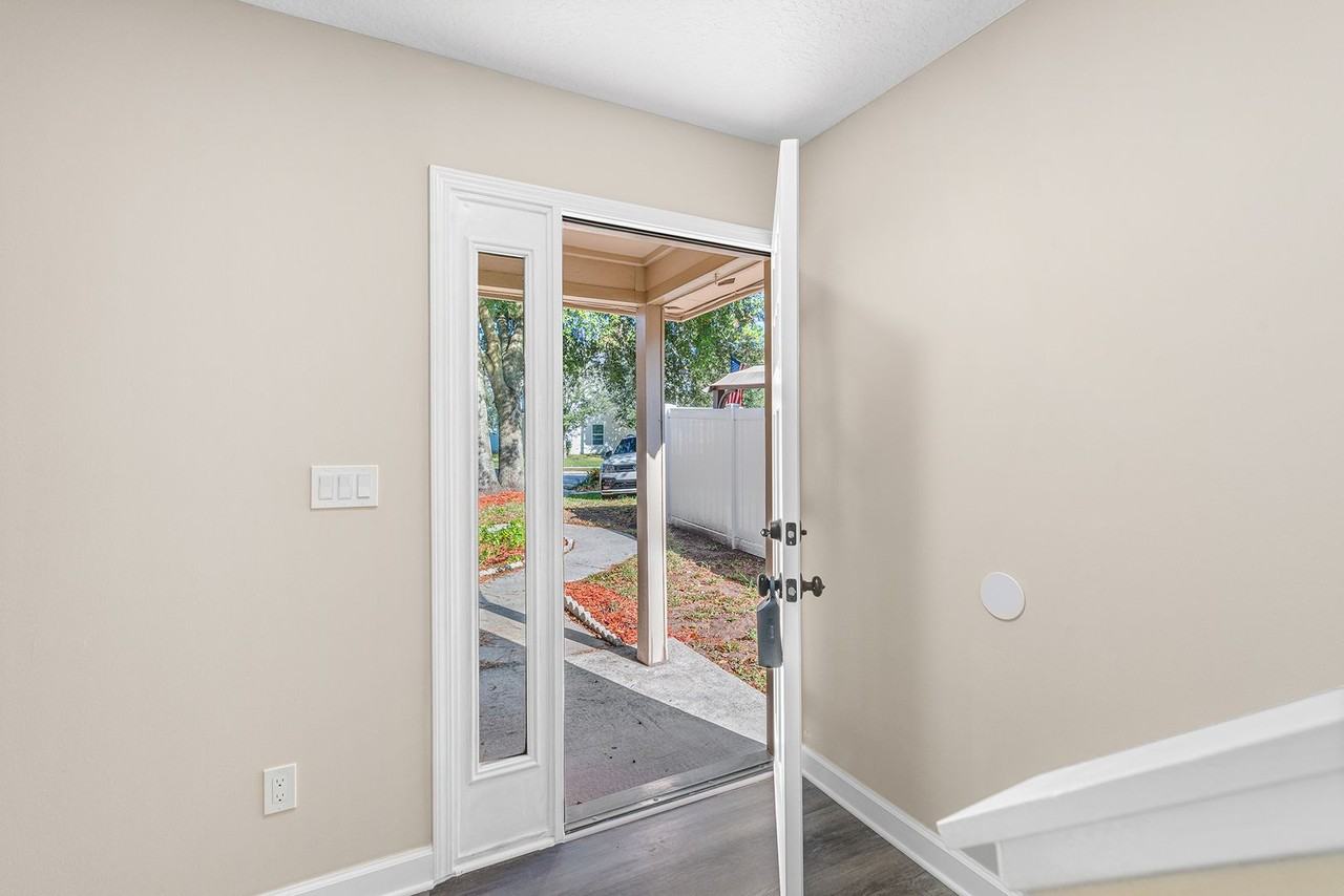 452 Dutton Island Rd W - Photo 5 of 23