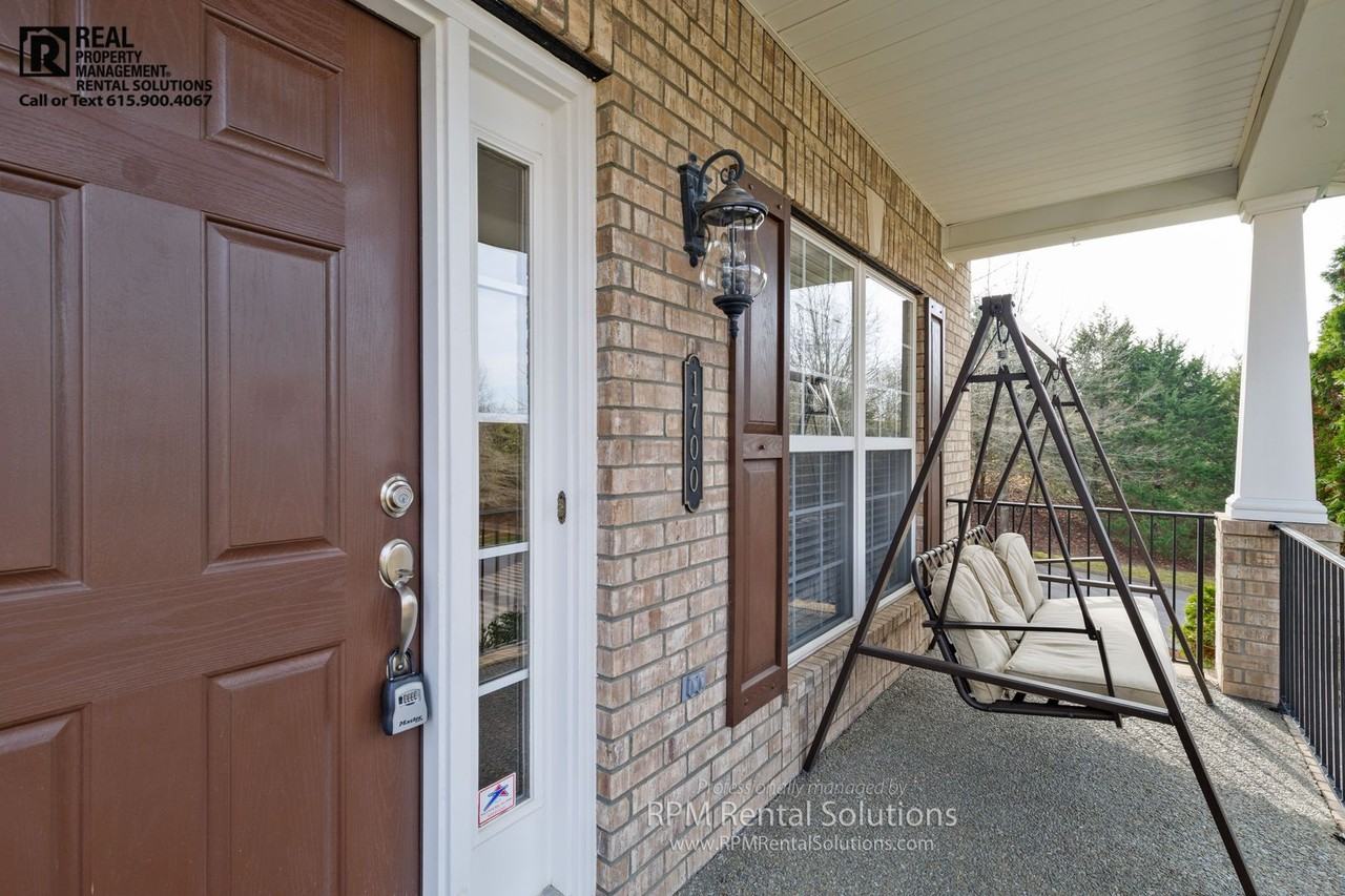 1700 Calderwood Ct - Photo 4 of 44