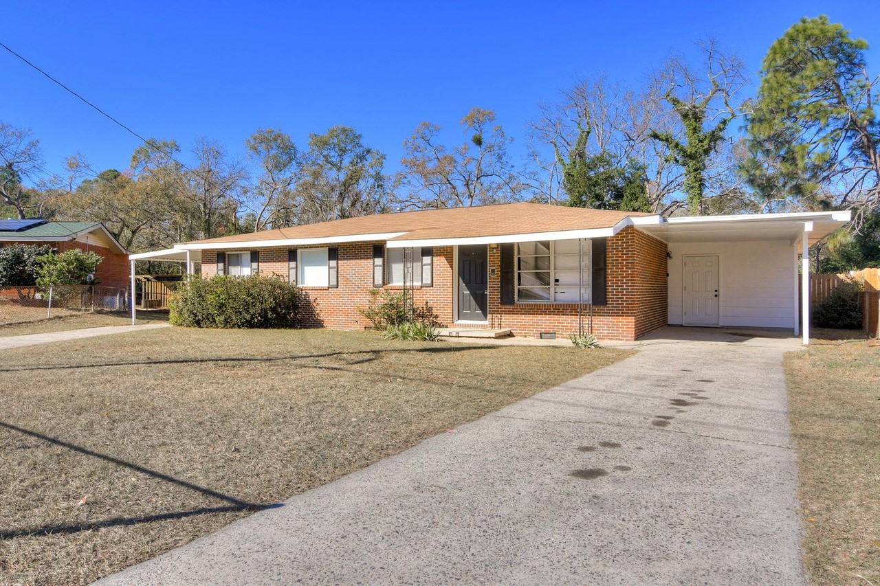 1427 Ridgewood Dr - Photo 3 of 32