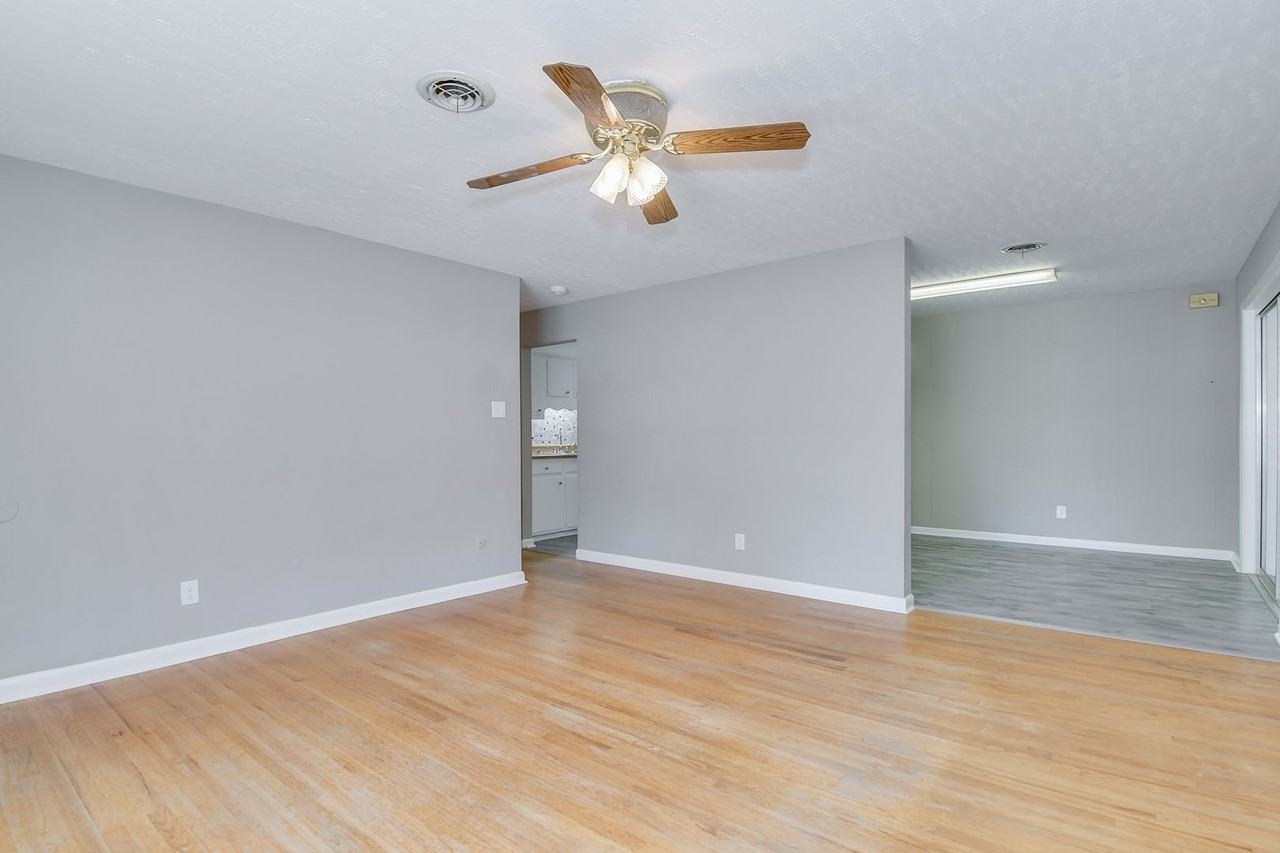 1427 Ridgewood Dr - Photo 5 of 32