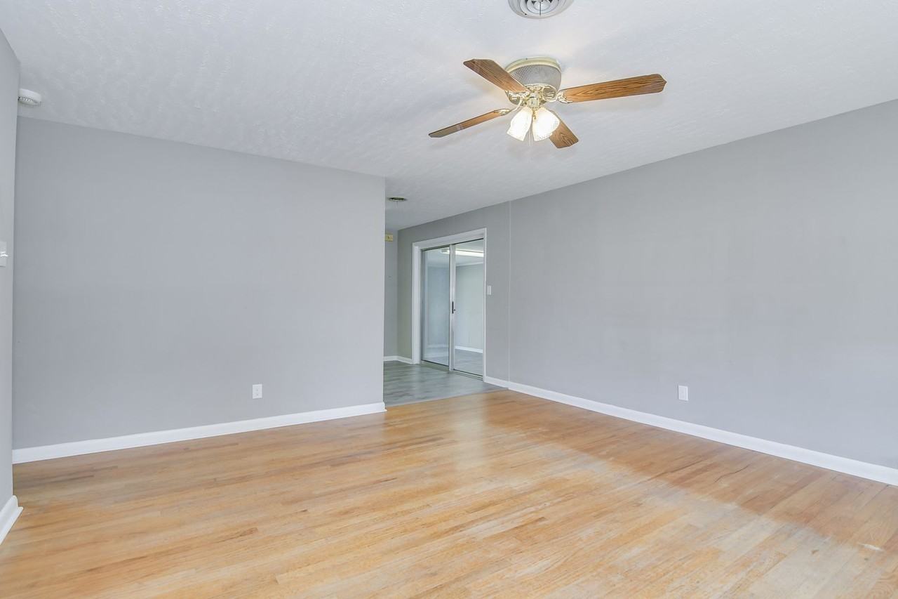 1427 Ridgewood Dr - Photo 6 of 32