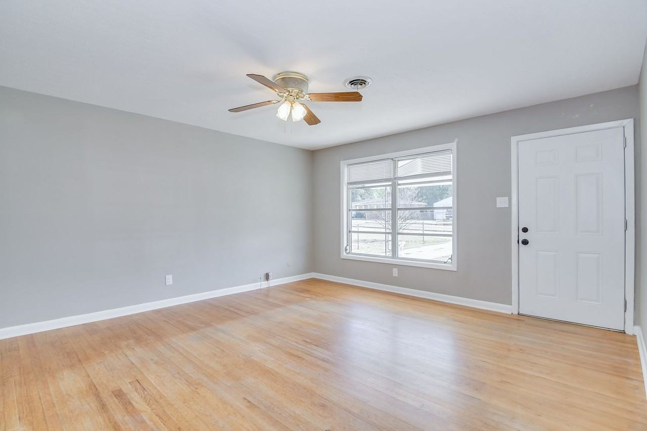 1427 Ridgewood Dr - Photo 7 of 32