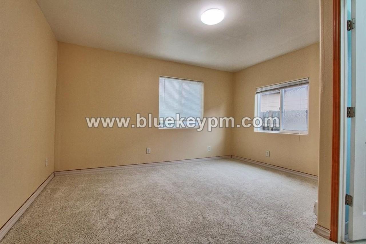 140 Ne 156th Ave - Photo 6 of 12