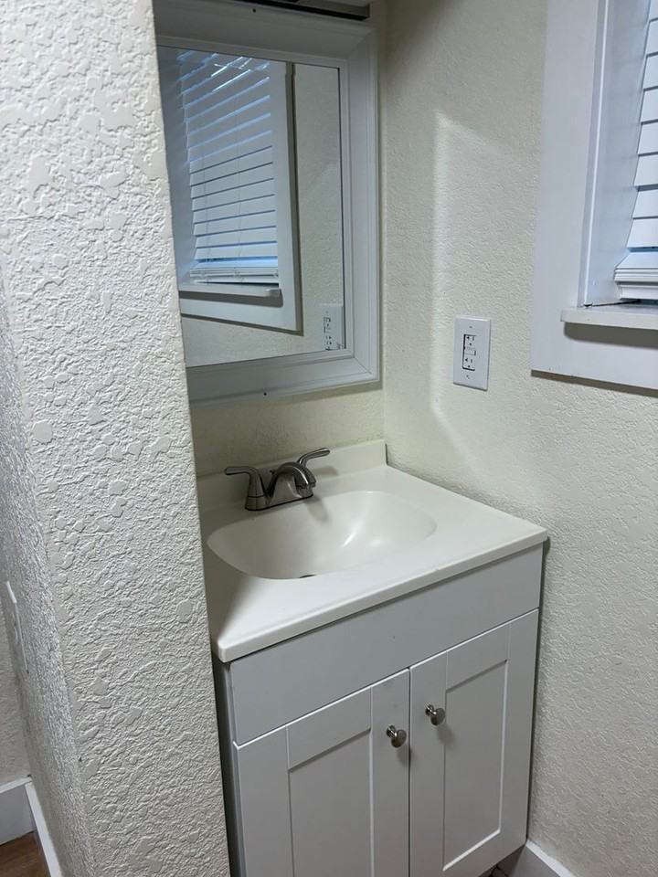 2019 Yorktown St #B - Photo 4 of 11