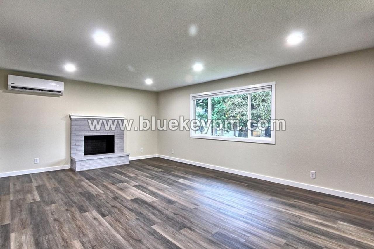 10712 Ne 96th St - Photo 3 of 17