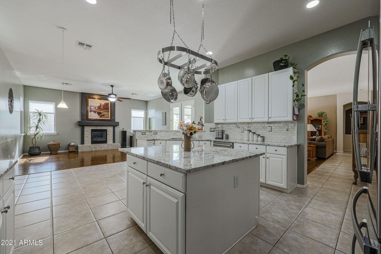 6951 W Briles Rd - Photo 7 of 27