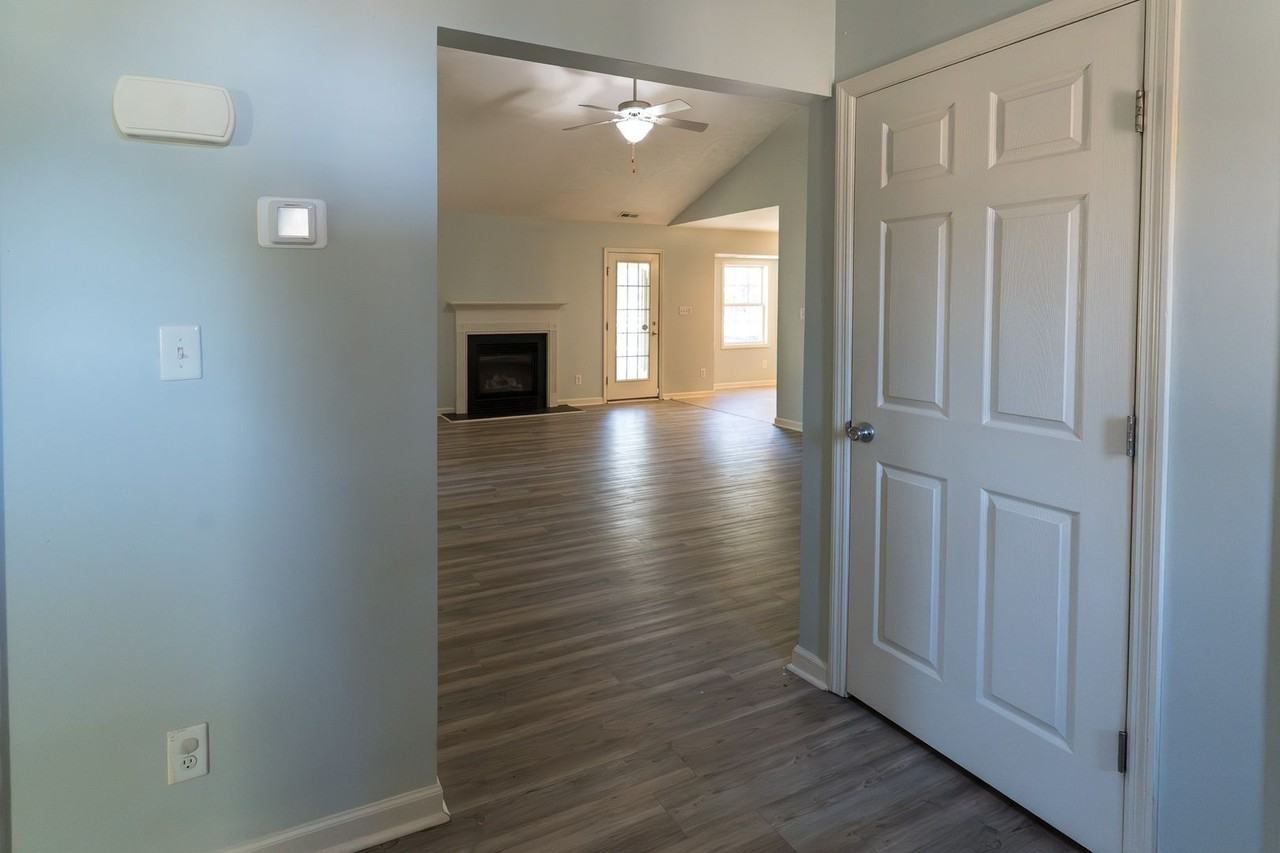 705 Colonial Hills Dr - Photo 2 of 29