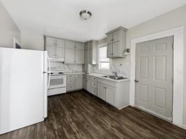 featured image of 471 W 4th St