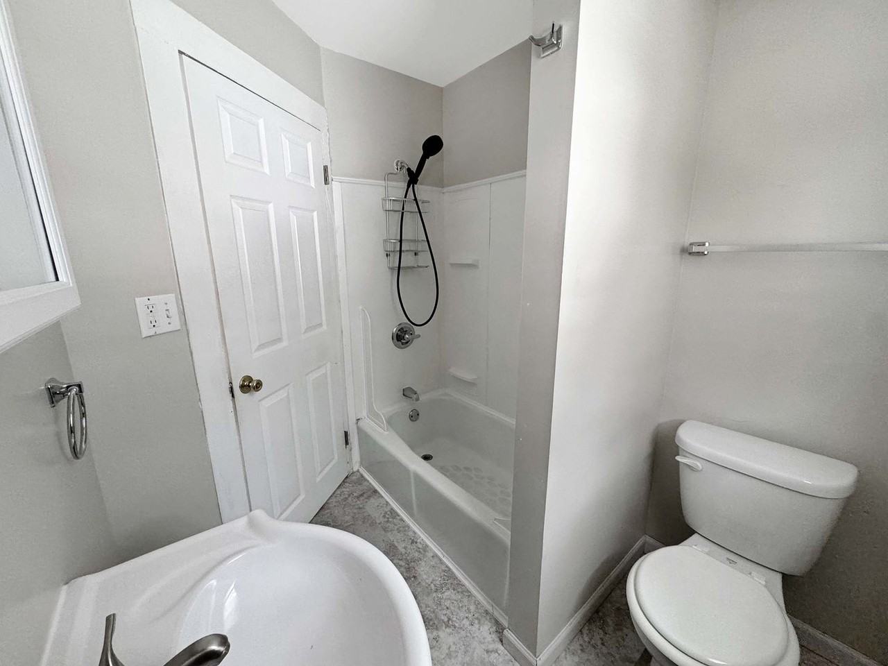 471 W 4th St - Photo 6 of 15