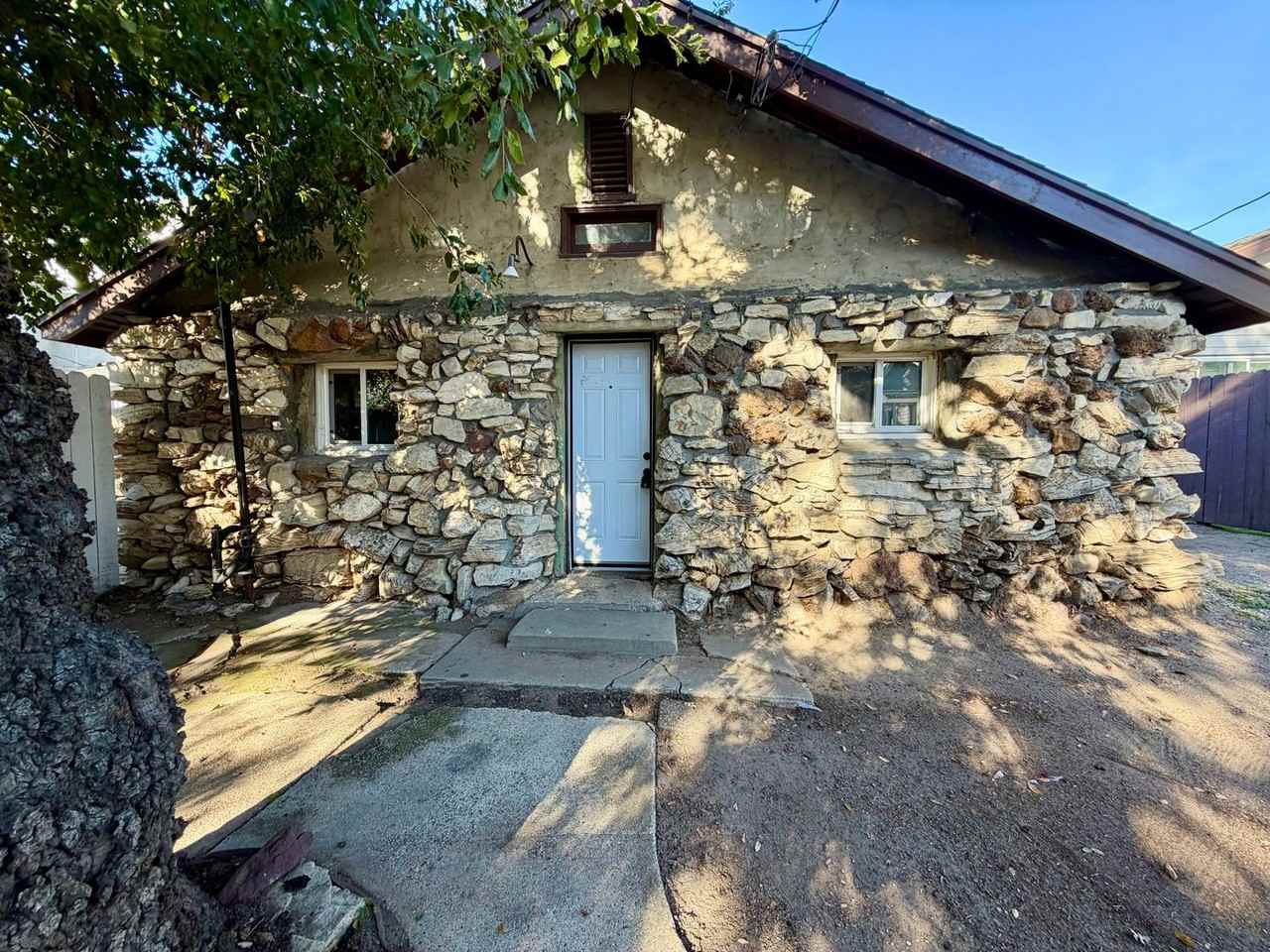 3058 Crescent Way - Photo 2 of 19