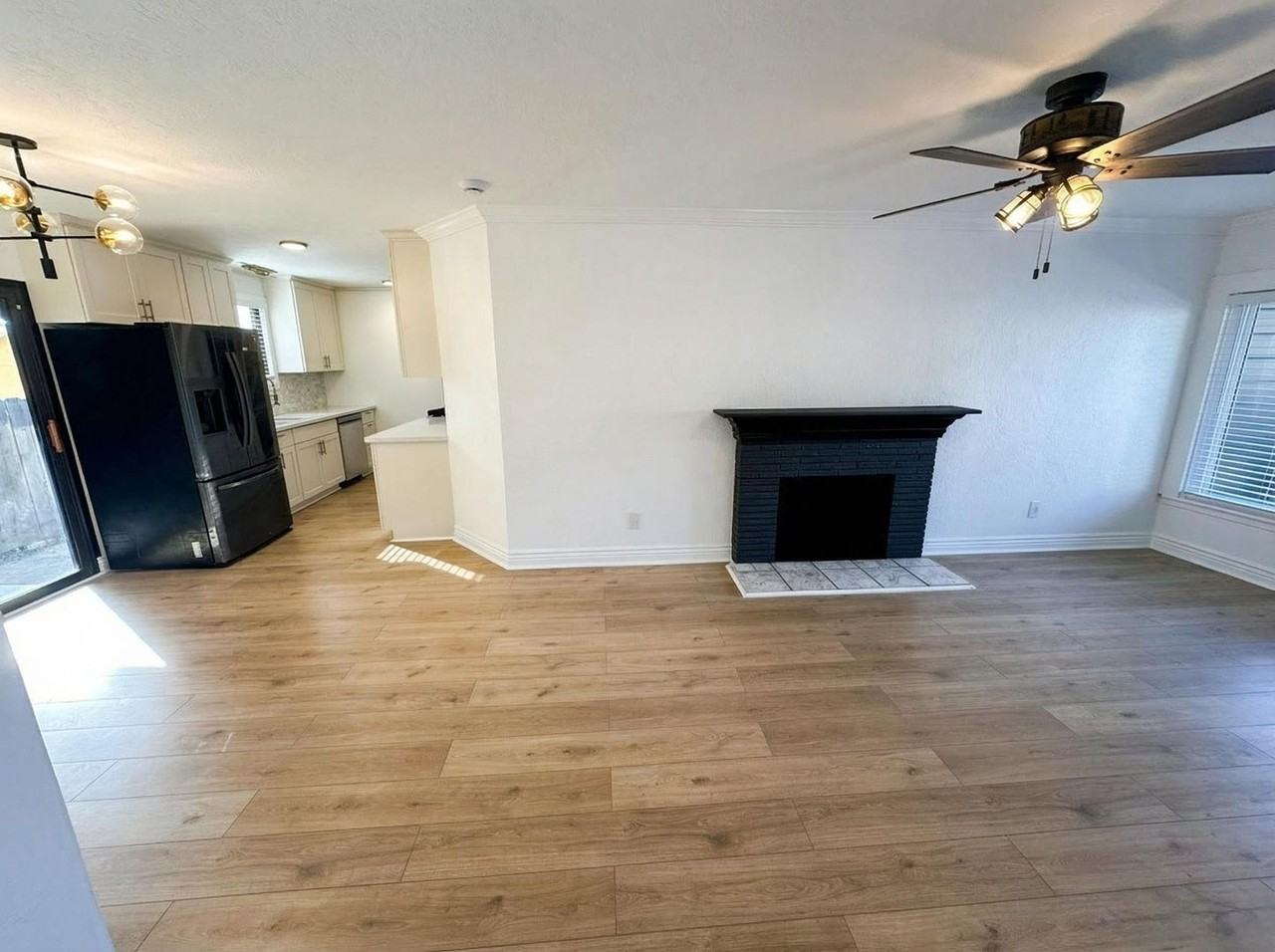 1084 Devon Dr - Photo 4 of 22