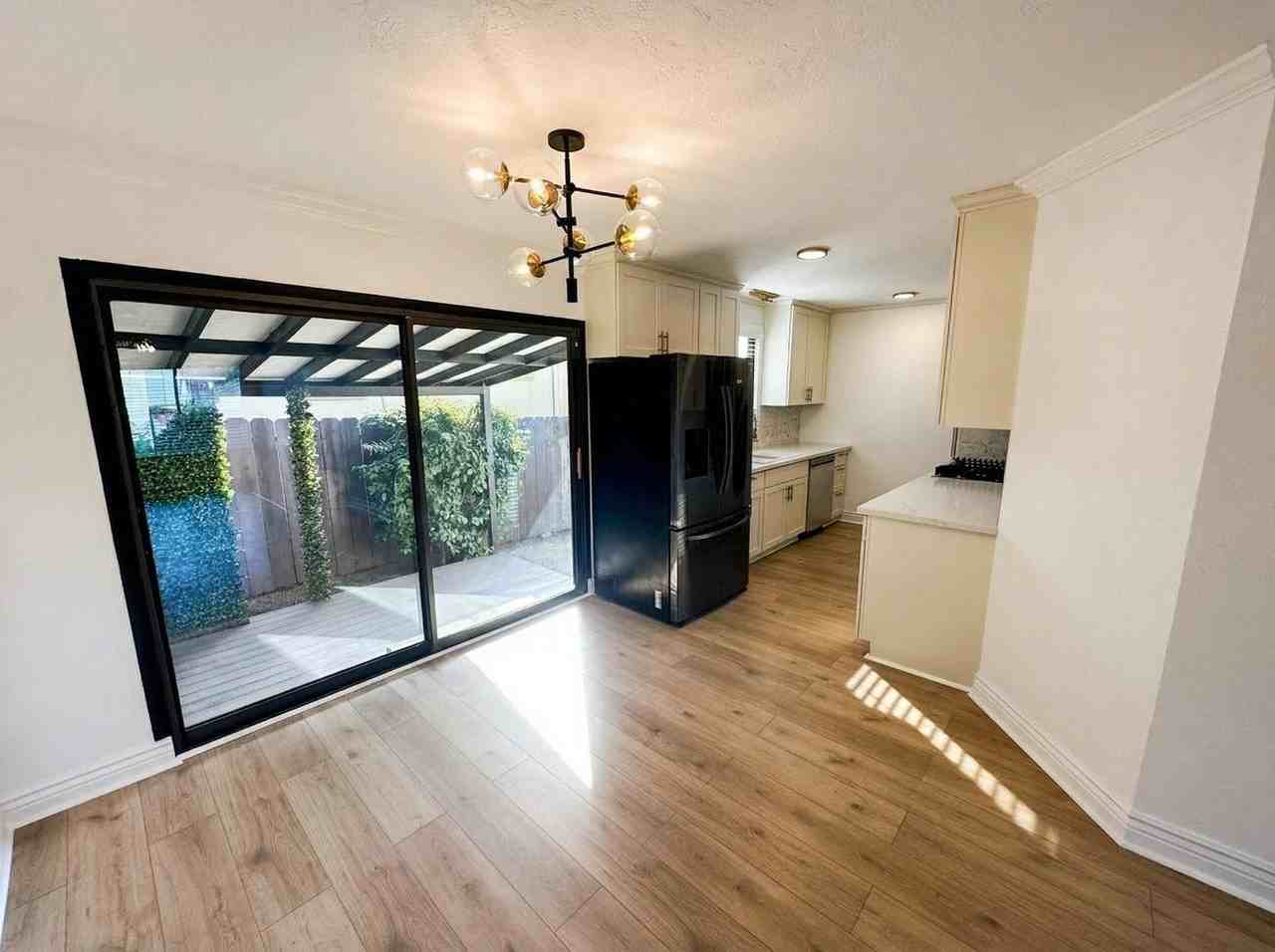 1084 Devon Dr - Photo 7 of 22