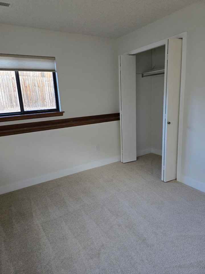 443 Lincoln Cir - Photo 6 of 15