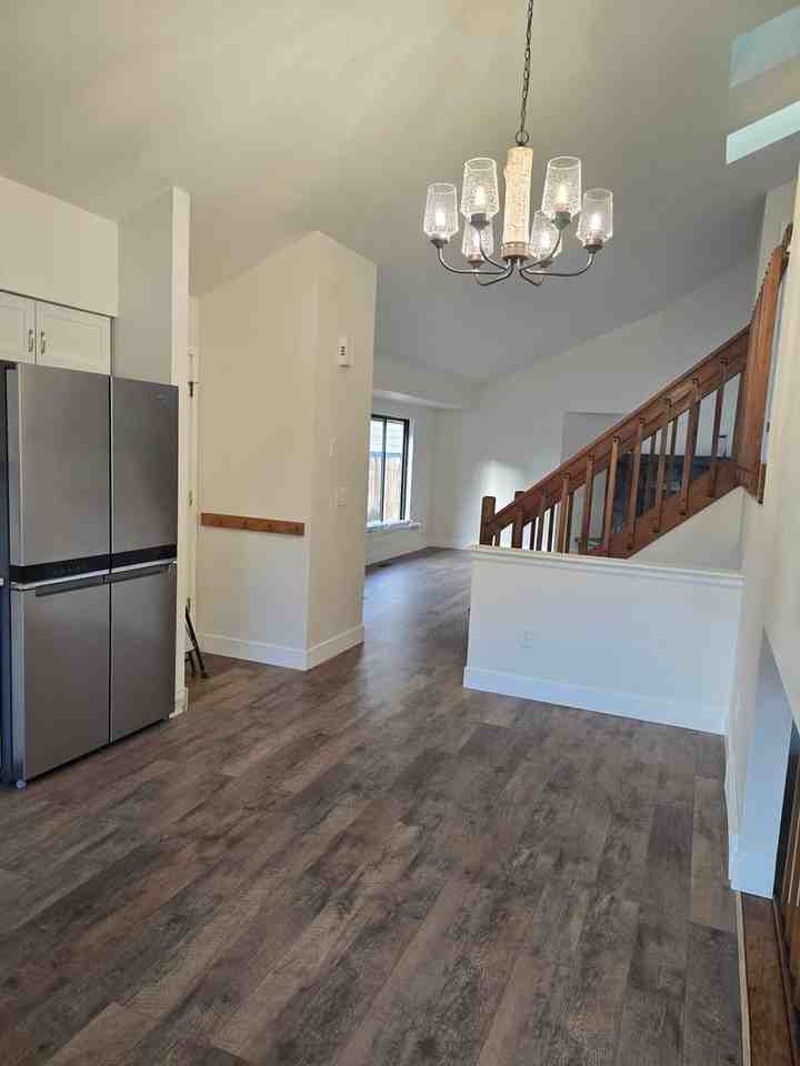 443 Lincoln Cir - Photo 5 of 15