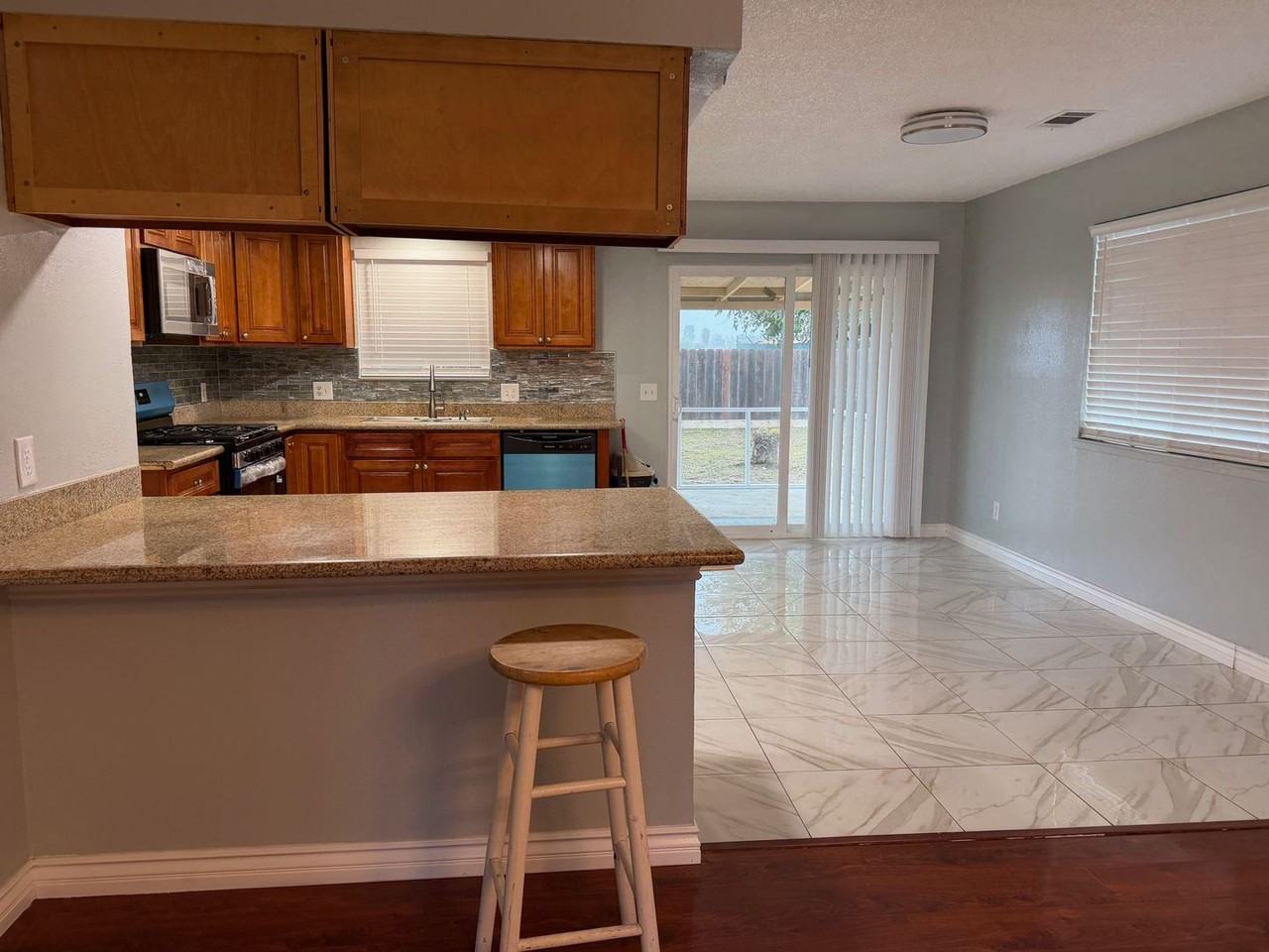 1134 Lombard St - Photo 5 of 16