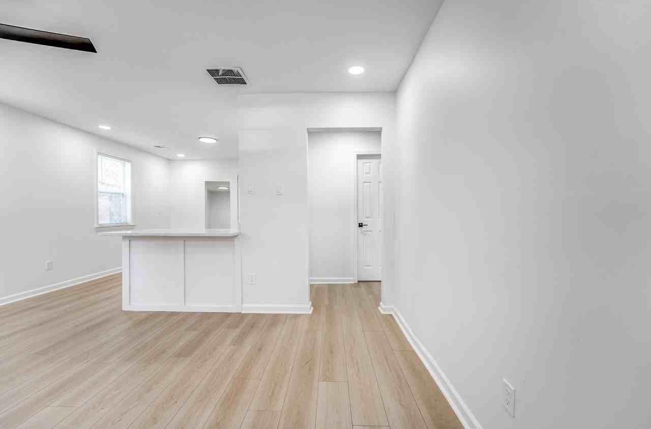 1865 Ferber Ave - Photo 4 of 36