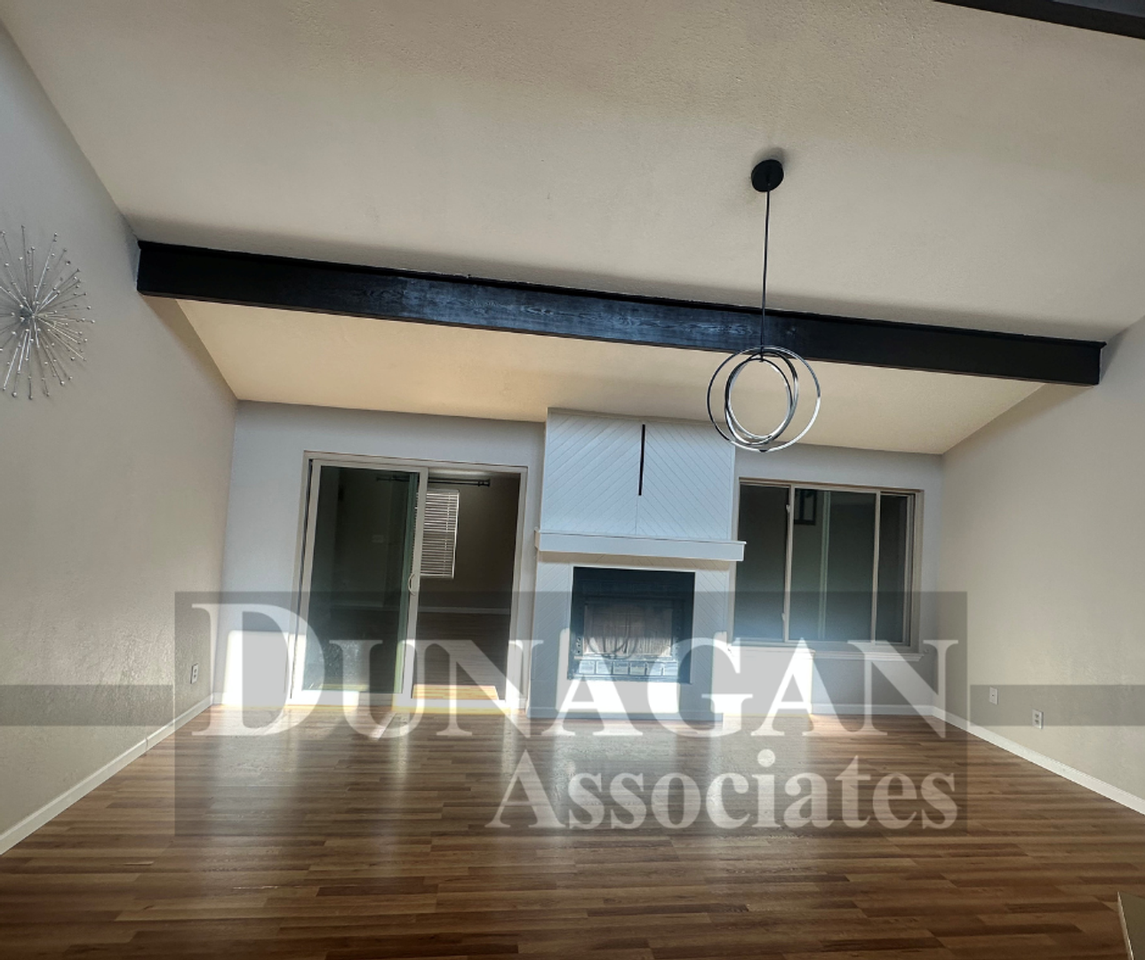 806 Merion Dr - Photo 2 of 9