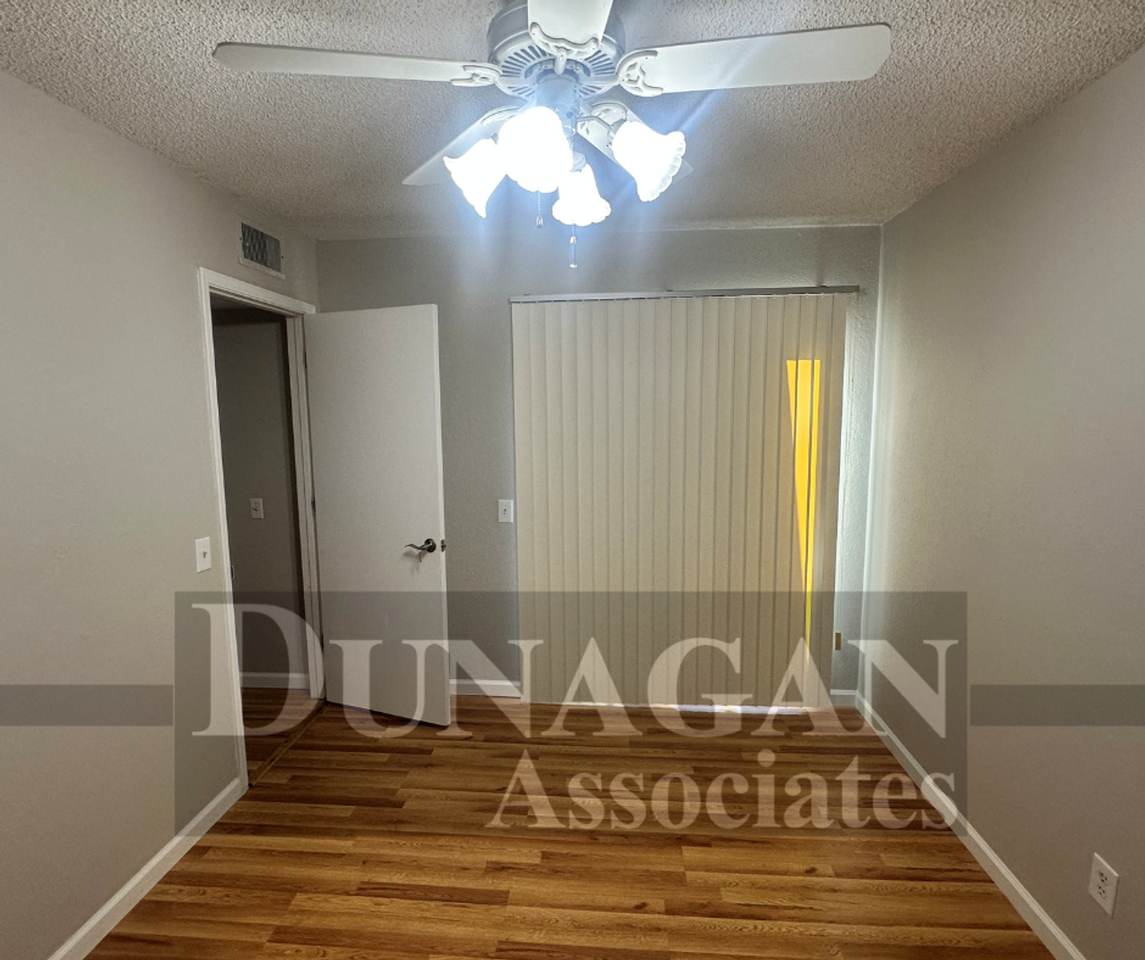 806 Merion Dr - Photo 4 of 9