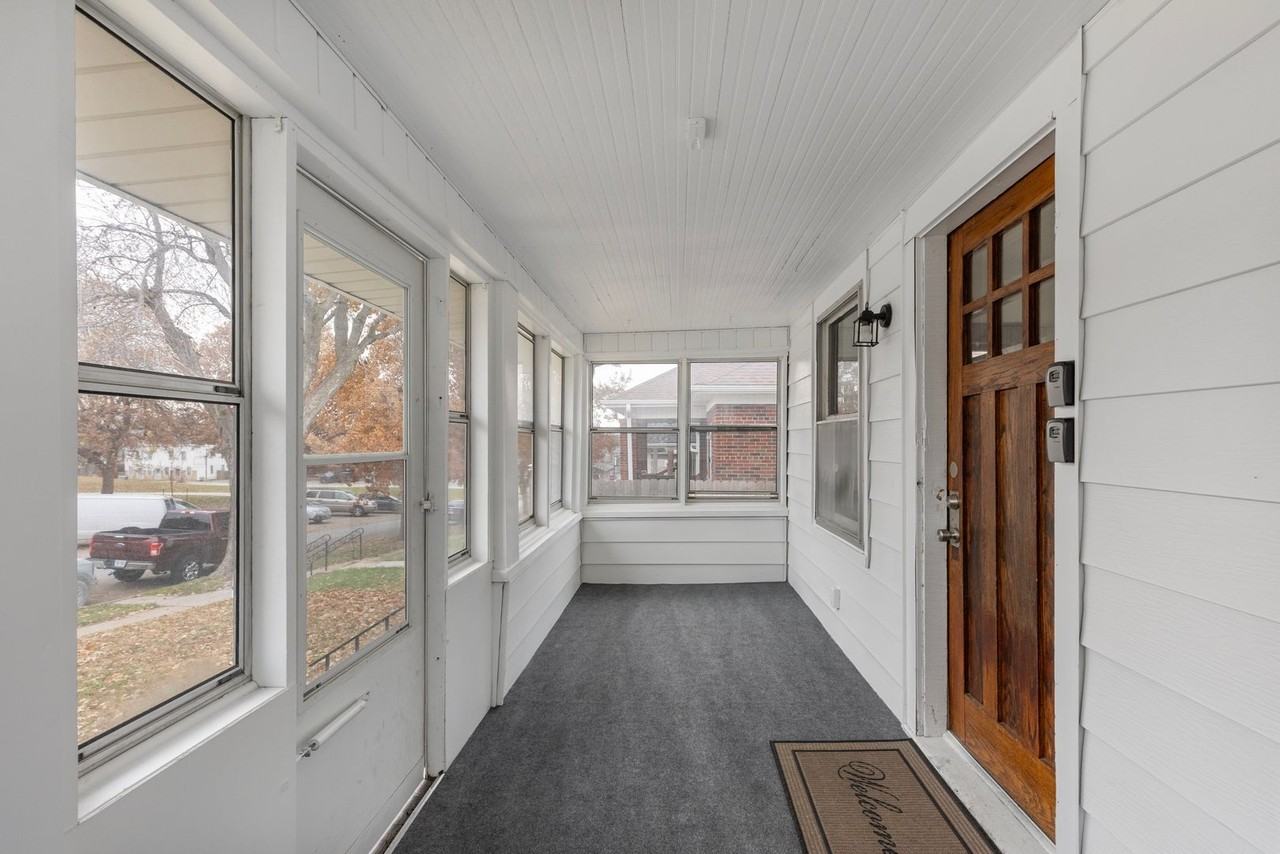 5122 S 37th St - Photo 3 of 24