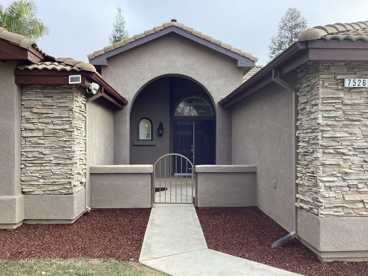 7526 N Ellendale Ave - Photo 2 of 29