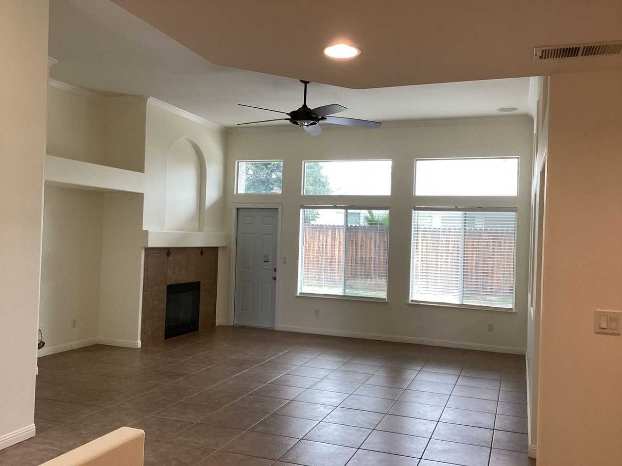 7526 N Ellendale Ave - Photo 4 of 29