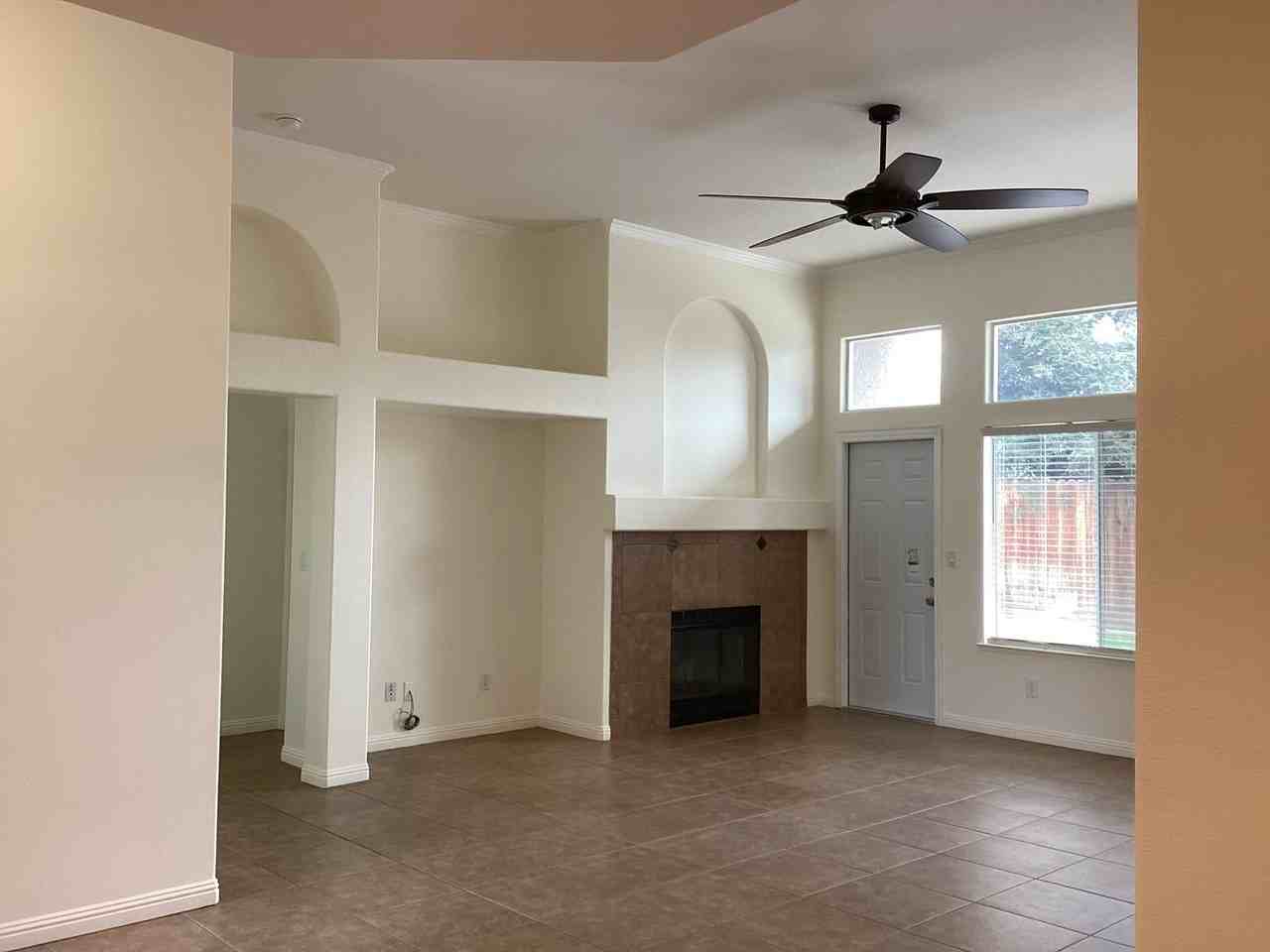 7526 N Ellendale Ave - Photo 5 of 29