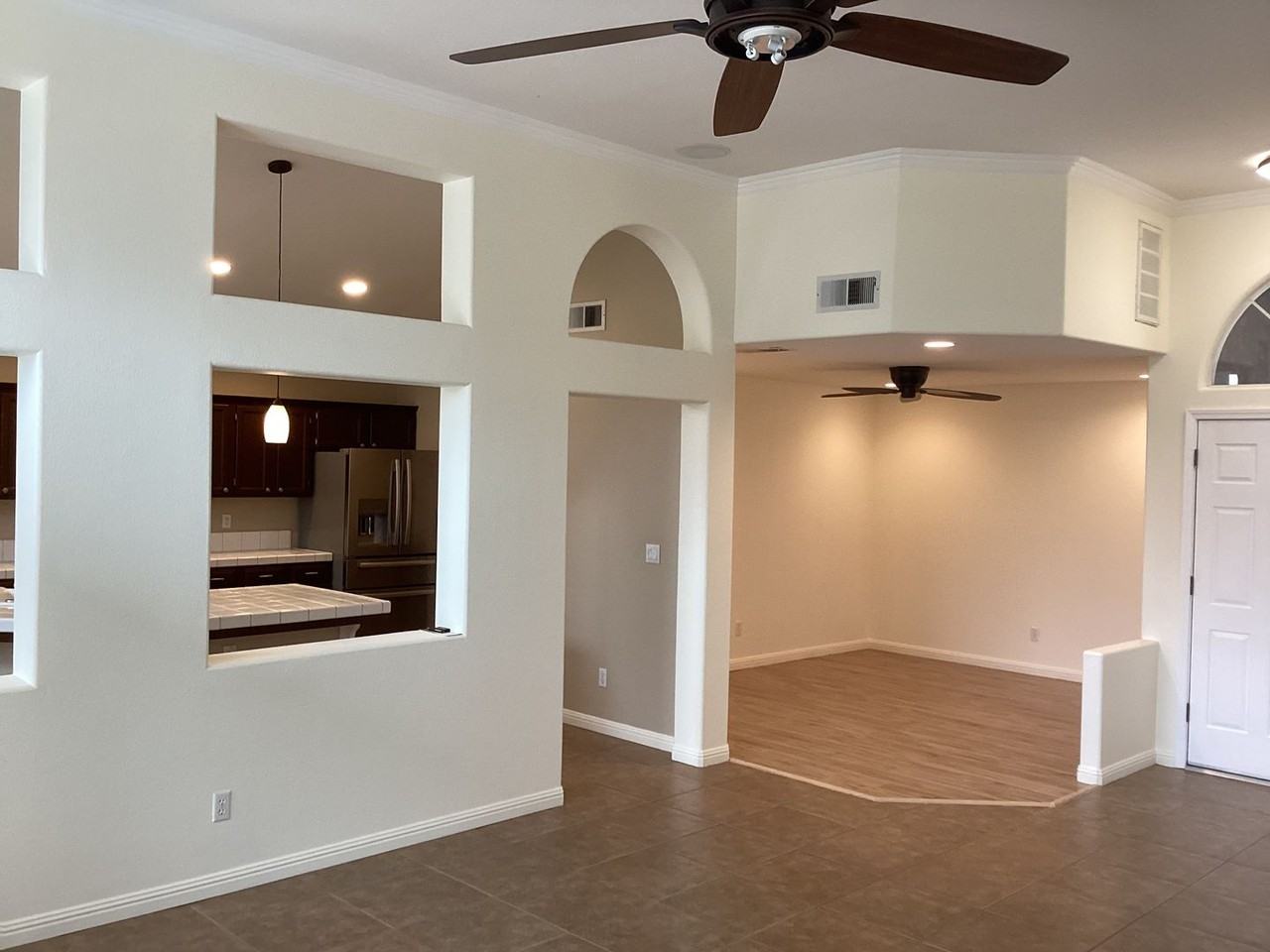 7526 N Ellendale Ave - Photo 7 of 29