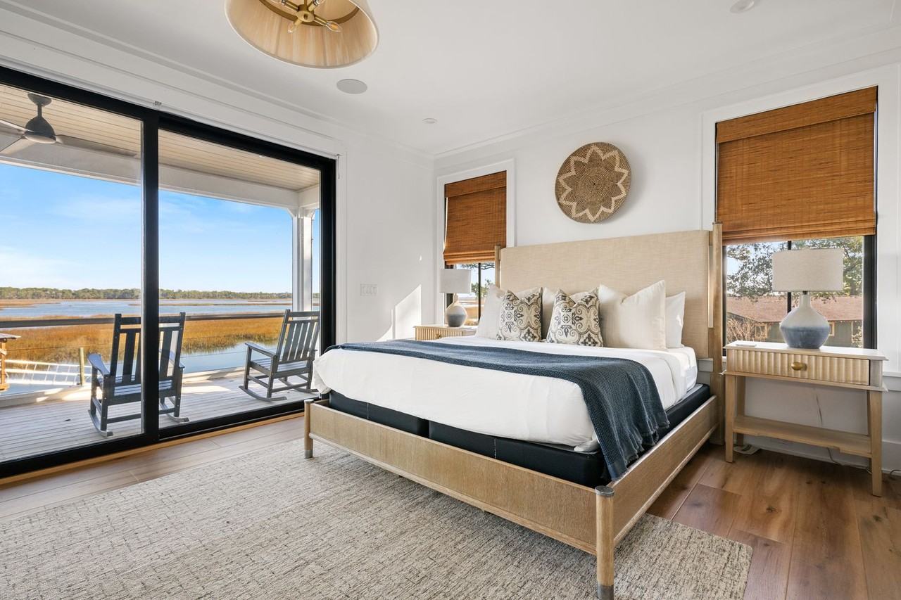 1532 Oak Island Dr - Photo 2 of 50