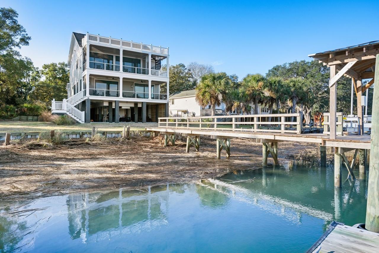 1532 Oak Island Dr - Photo 3 of 50