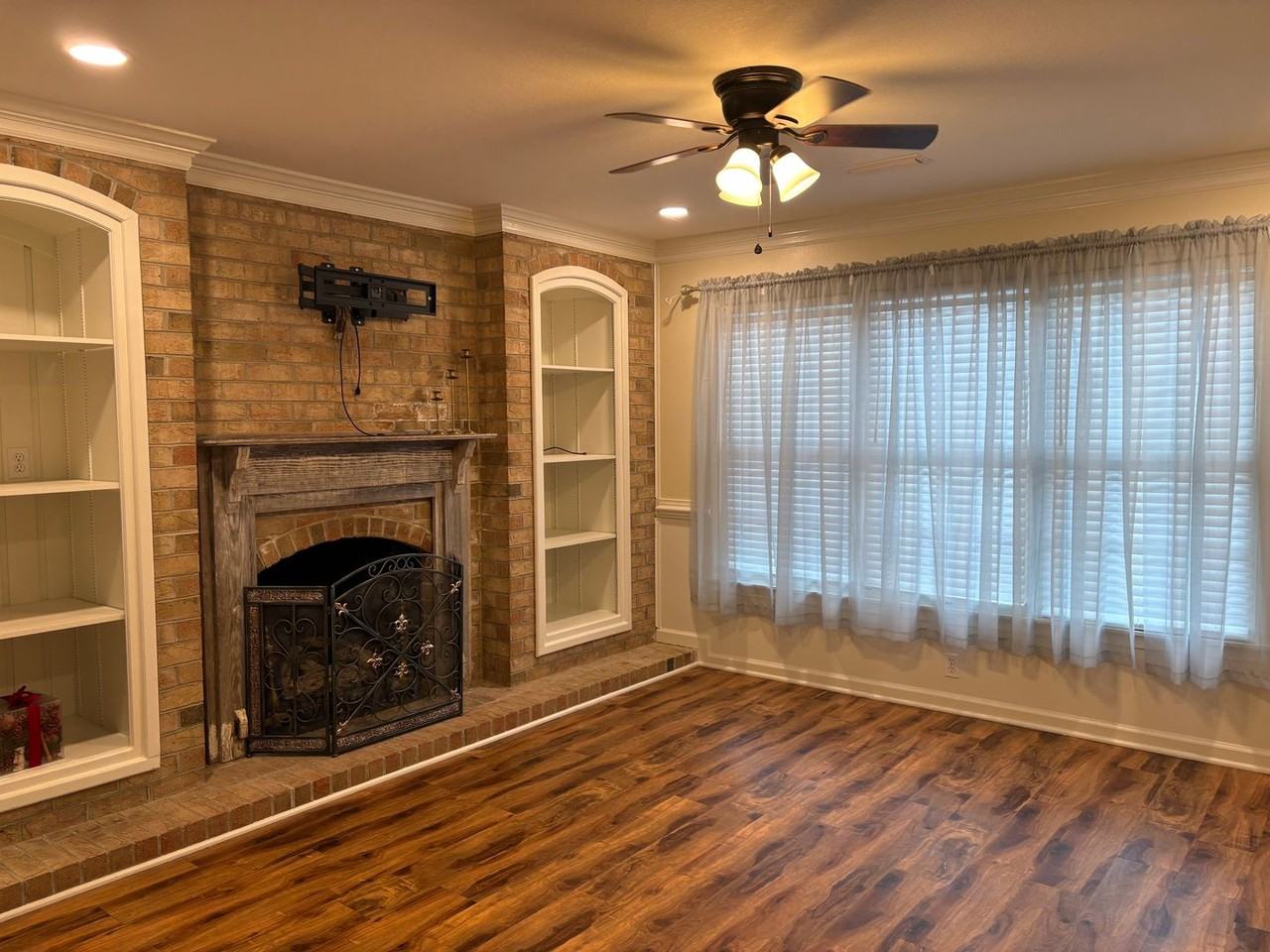 2308 Neptune Way - Photo 4 of 30