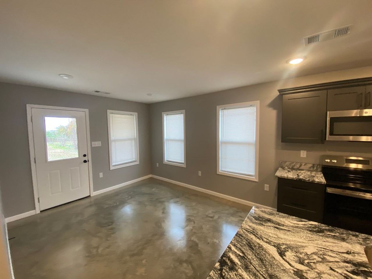 2011 Maurice St - Photo 3 of 13