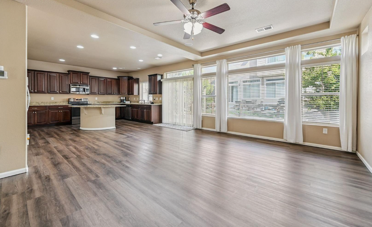 8356 Longleaf Ln - Photo 2 of 16